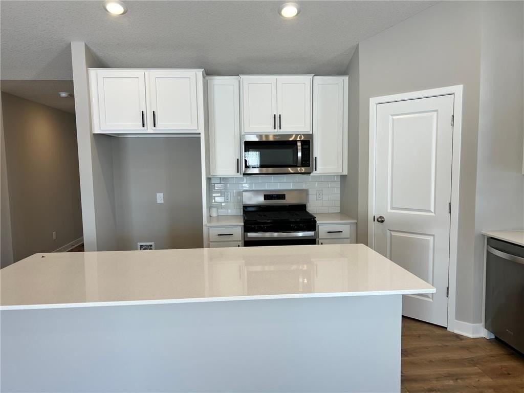 17373 Dulles Ln - Photo 6 of 43