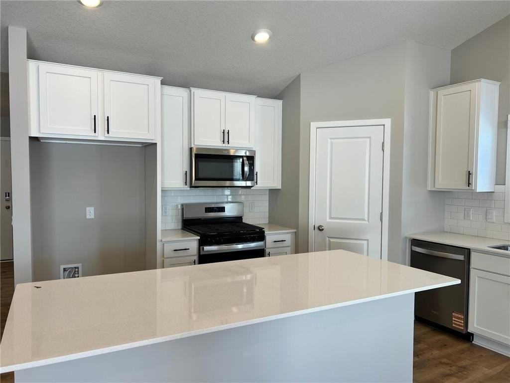 17373 Dulles Ln - Photo 7 of 43