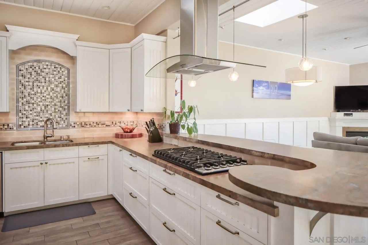 2154 Manchester Ave - Photo 3 of 22