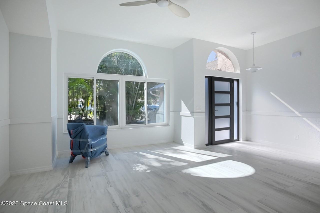 140 Flores St - Photo 5 of 25