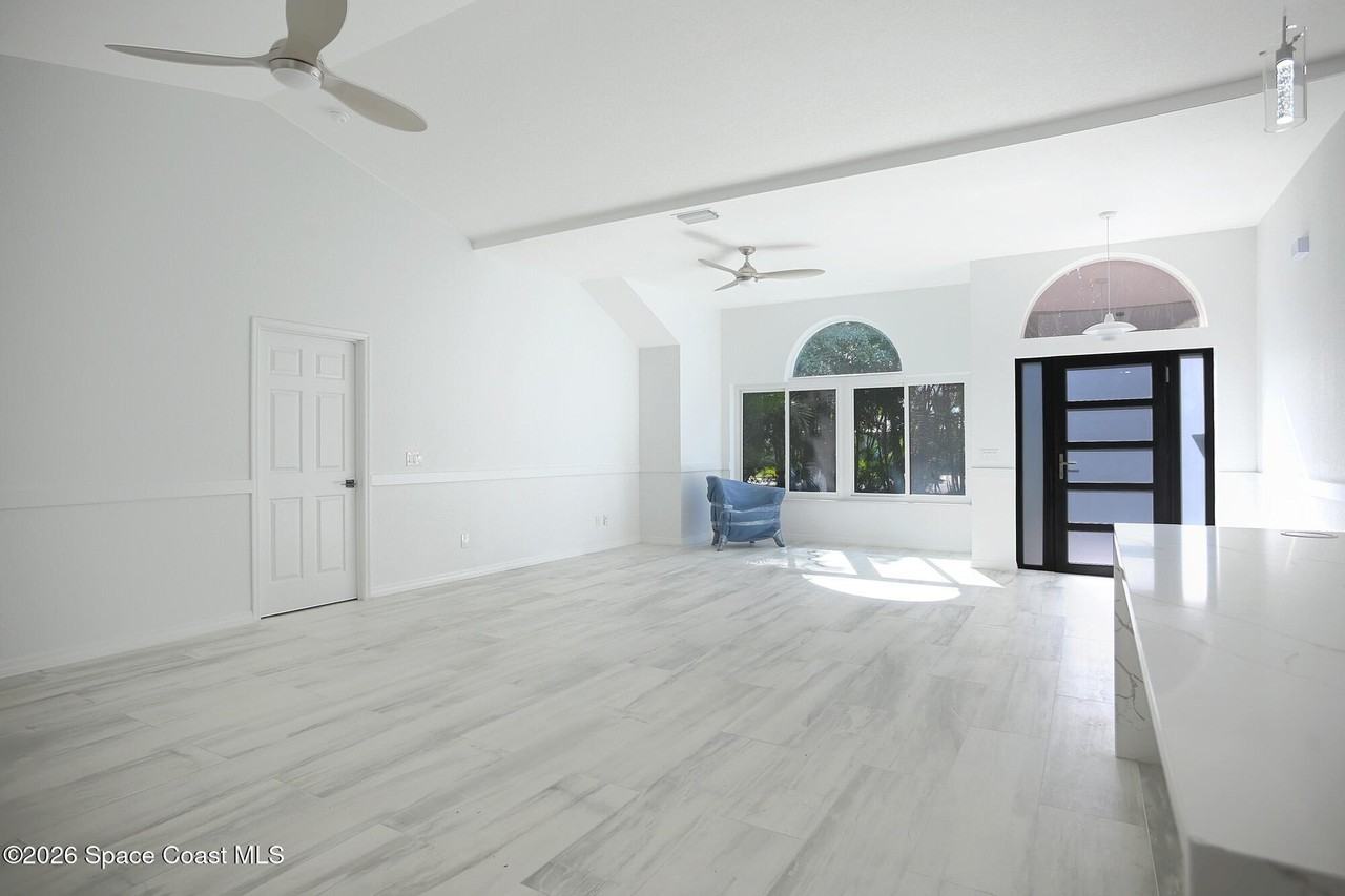 140 Flores St - Photo 7 of 25