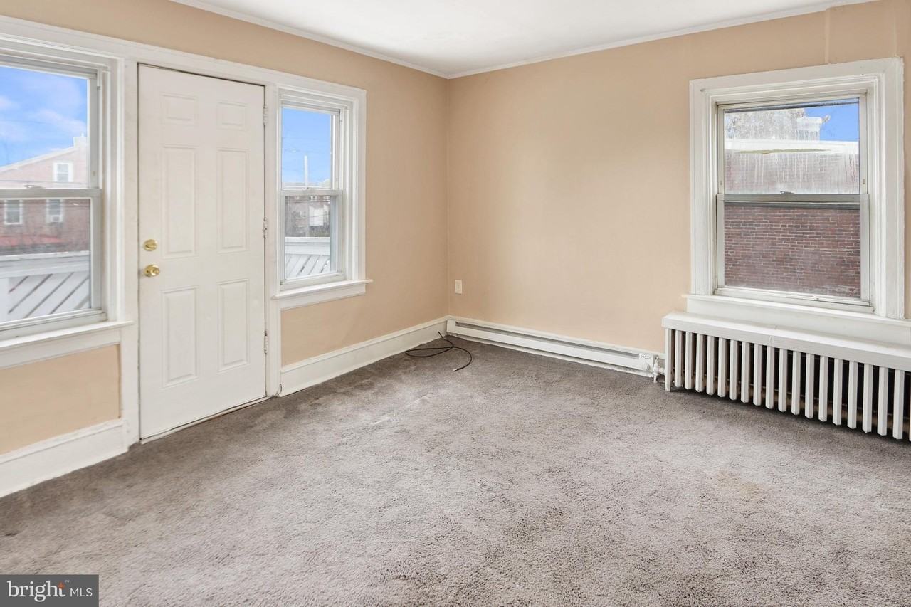 202 W 35th St - Photo 2 of 7