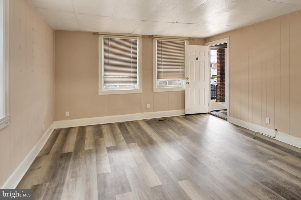 204 W 35th St - Photo 2 of 8