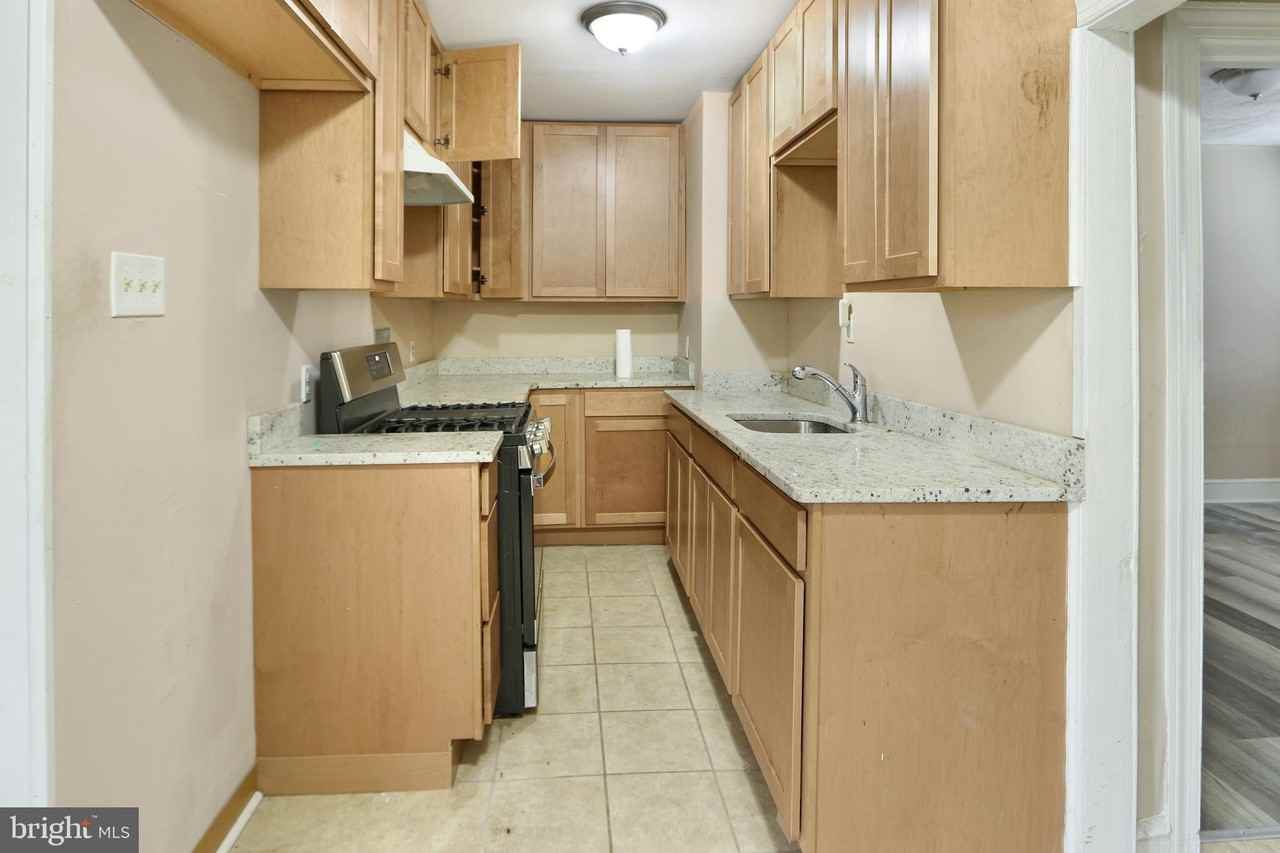 204 W 35th St - Photo 3 of 8