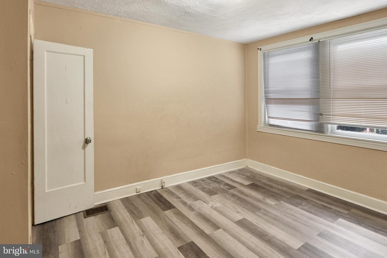 204 W 35th St - Photo 7 of 8