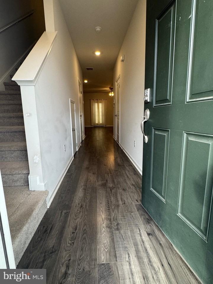 61 Arlotta St - Photo 2 of 13