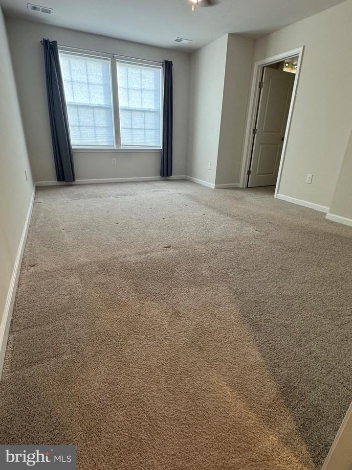 61 Arlotta St - Photo 4 of 13