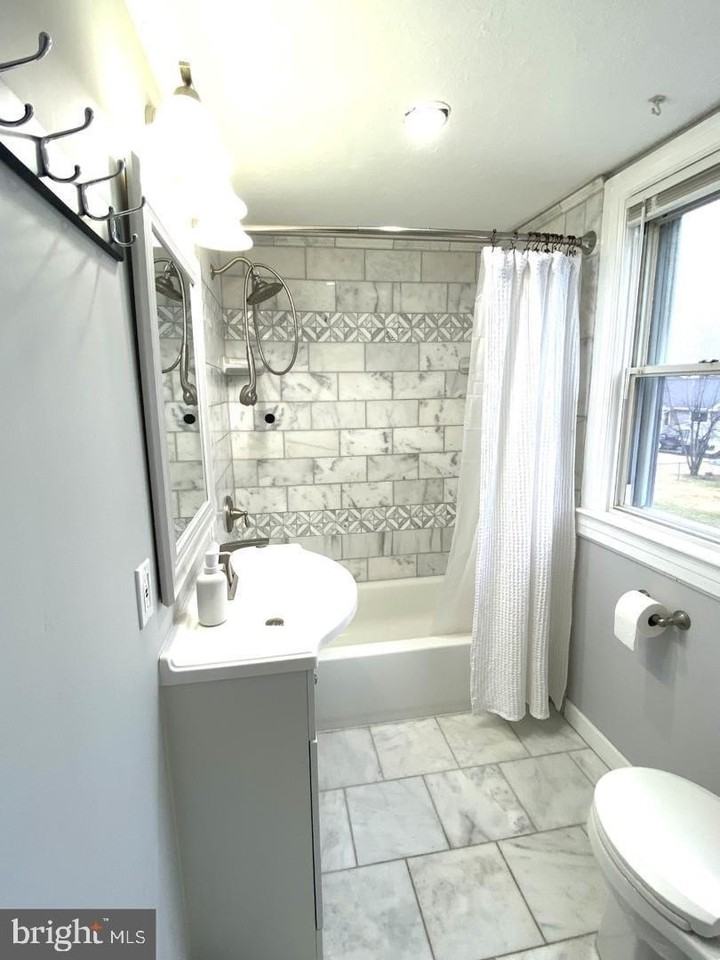 864 White Horse Ave - Photo 5 of 14