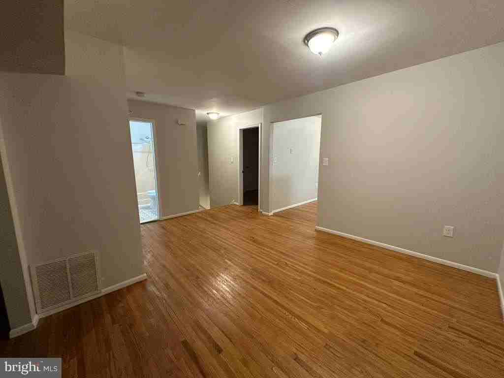 113 Silver Ct - Photo 3 of 10