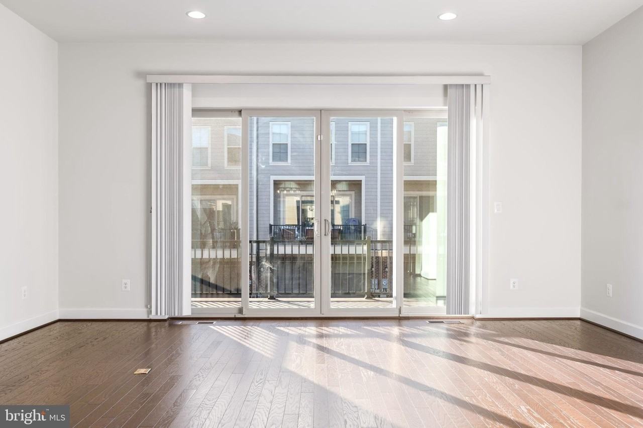 20692 Glenmont Ter - Photo 4 of 12