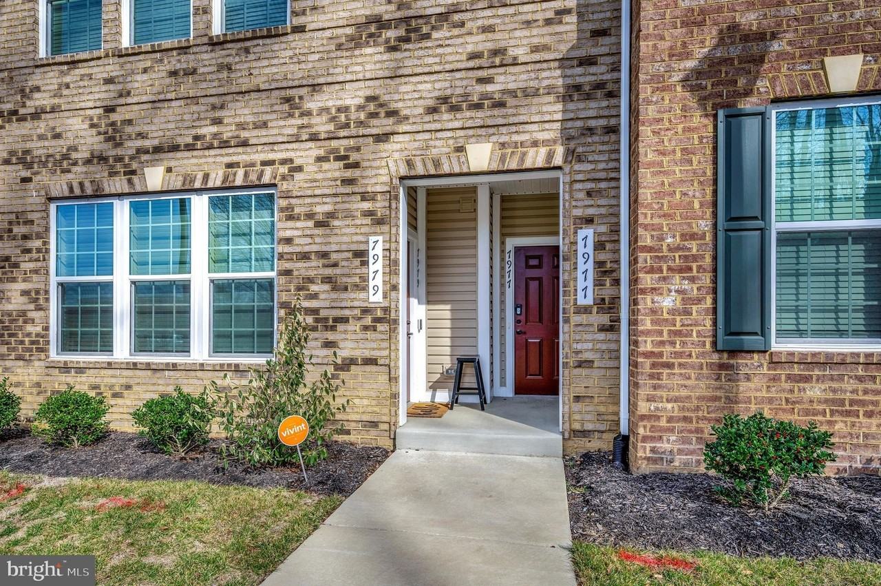 7977 Independence Dr - Photo 4 of 37