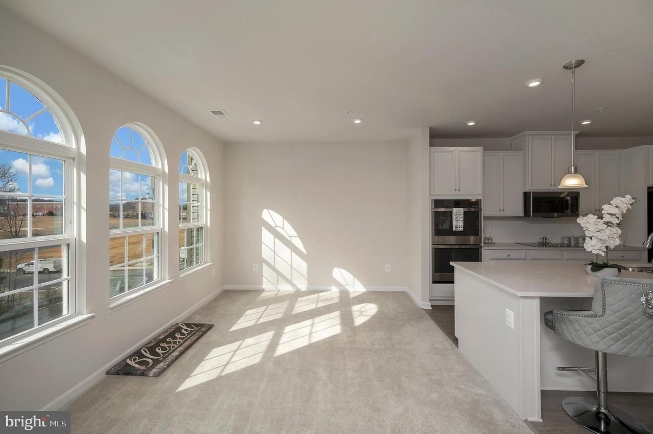 7977 Independence Dr - Photo 6 of 37