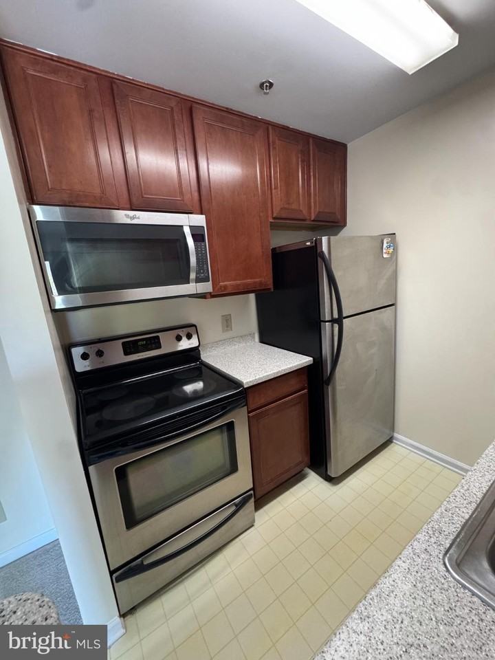 61 Fern Oak Cir Apt 301 #301 - Photo 6 of 23