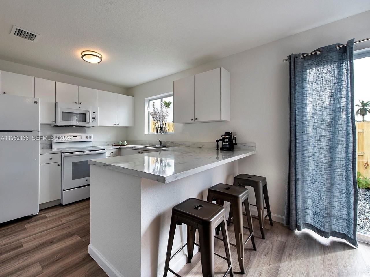 82 Sw 3rd Ct - Photo 3 of 24