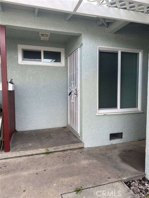 628 N Olive St ##C - Photo 2 of 7