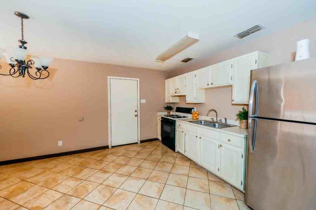 11811 Fawn Dr - Photo 4 of 27