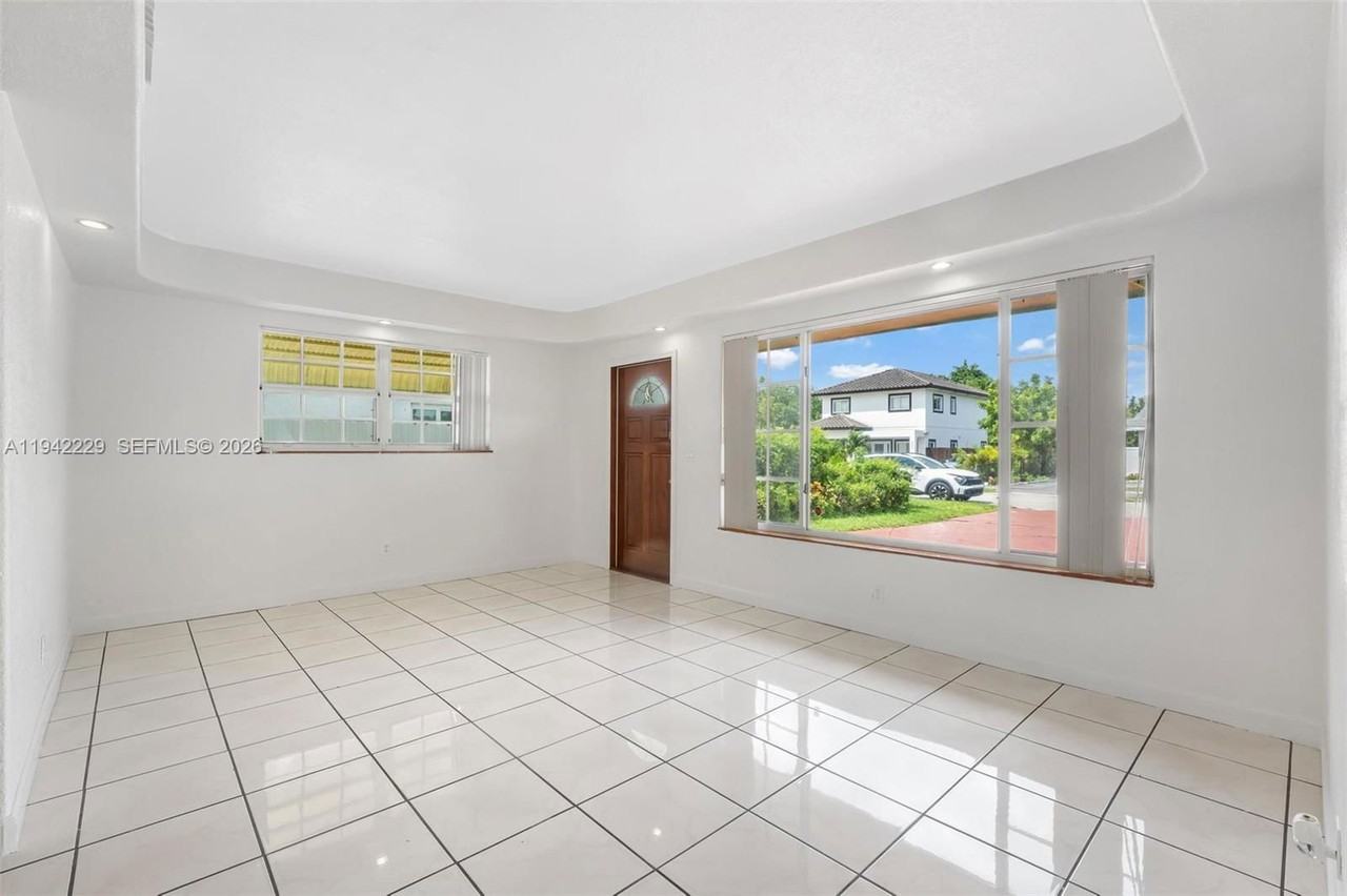 6240 Sw 21st St - Photo 3 of 8