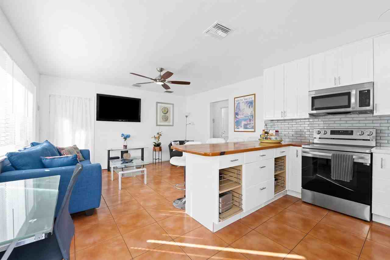 415 Sw 16th St - Photo 4 of 8