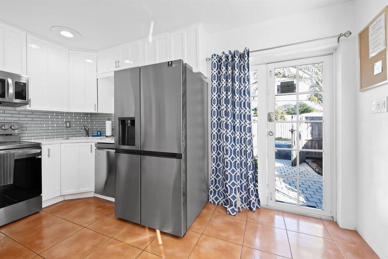 415 Sw 16th St - Photo 6 of 8