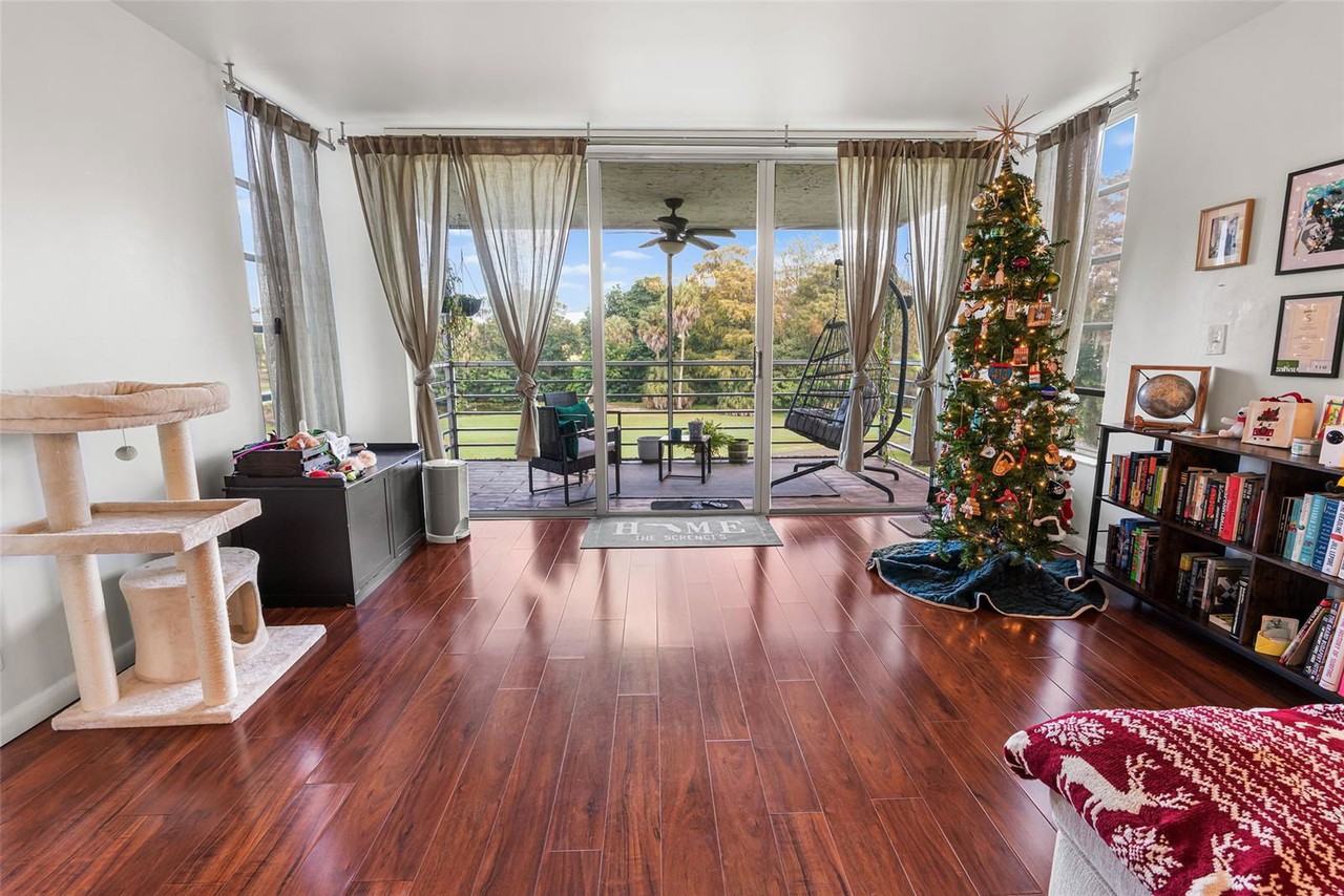 3930 Oaks Clubhouse Dr #304 - Photo 5 of 8