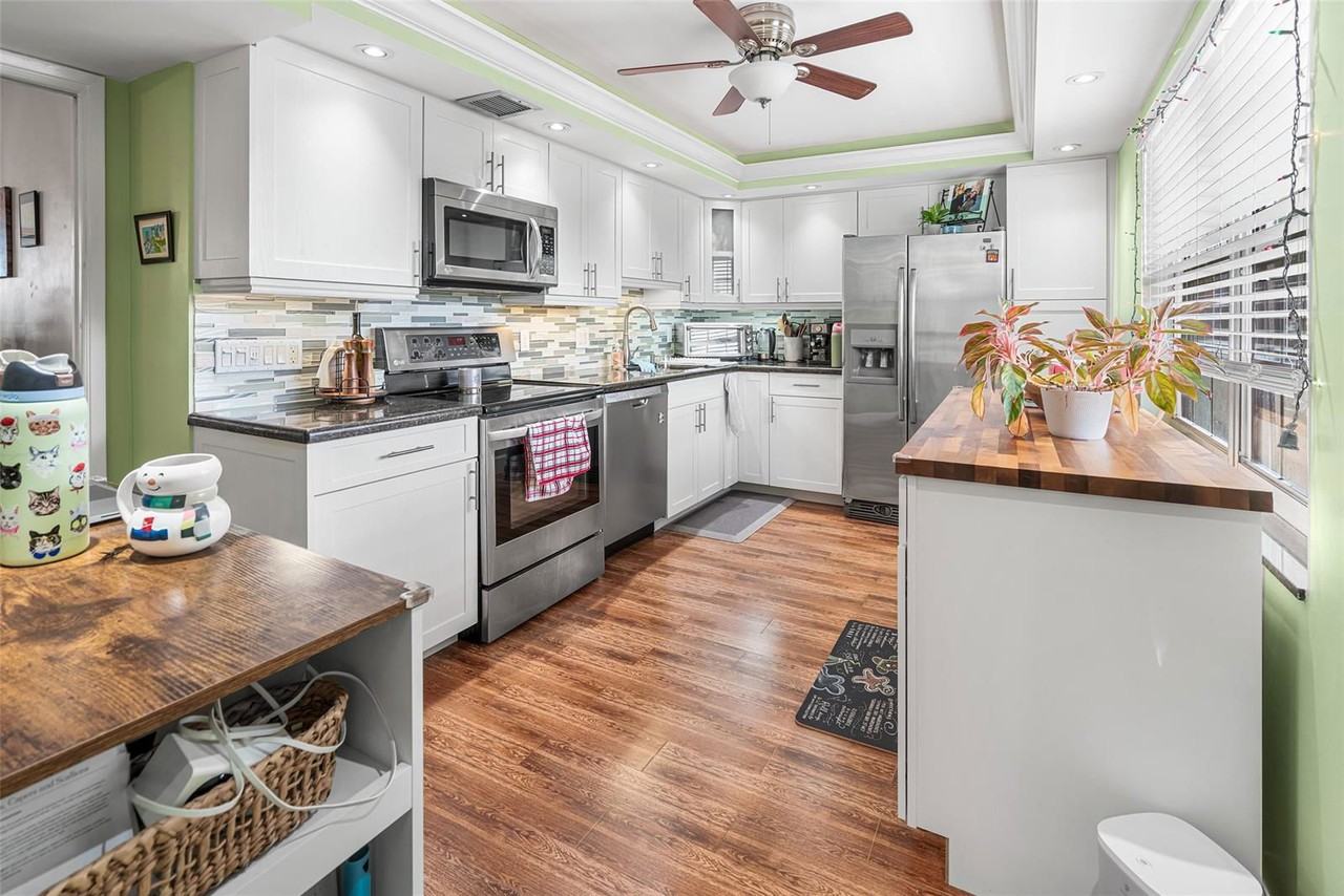 3930 Oaks Clubhouse Dr #304 - Photo 7 of 8