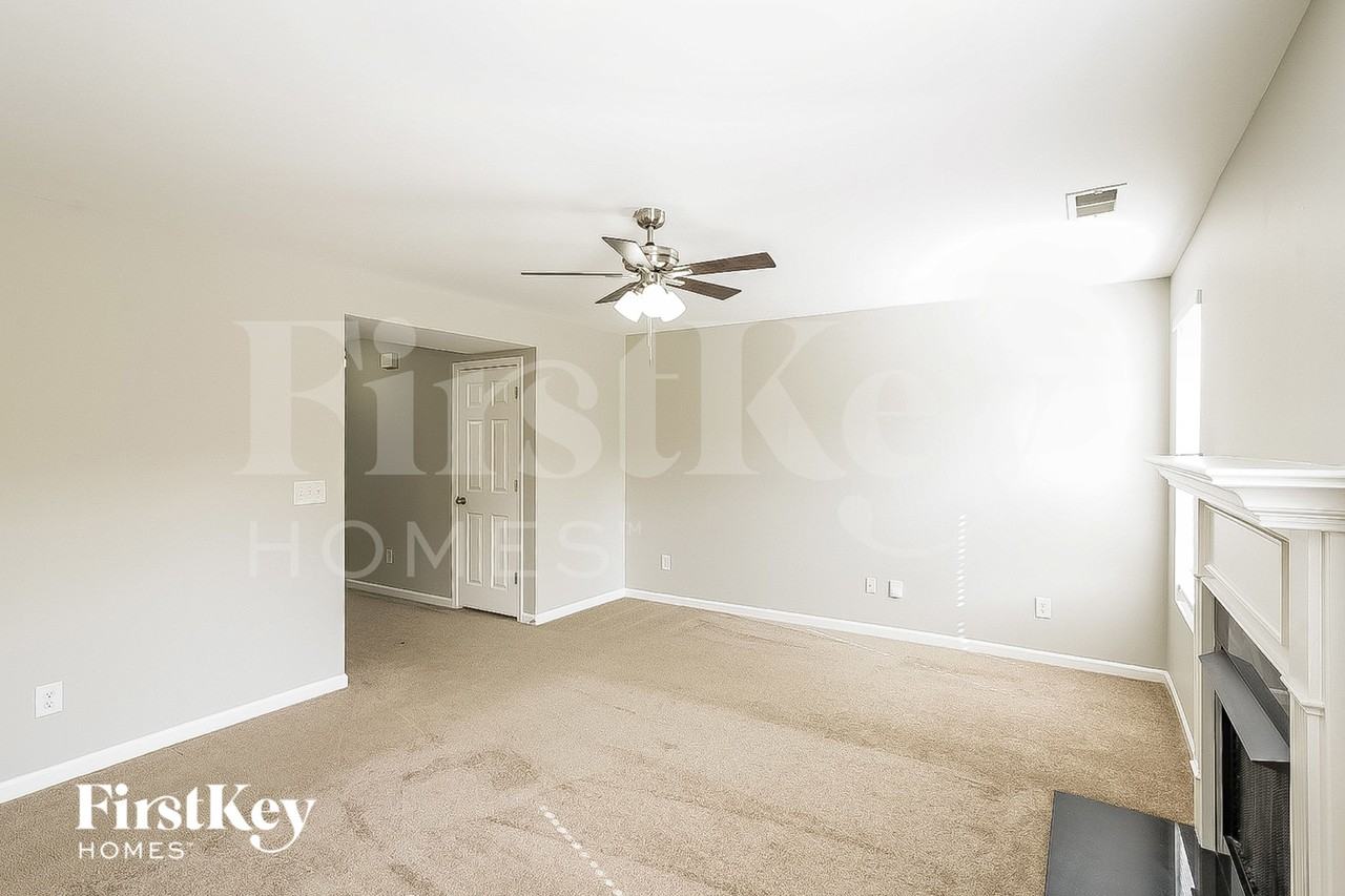 1692 Comanche Run - Photo 2 of 15