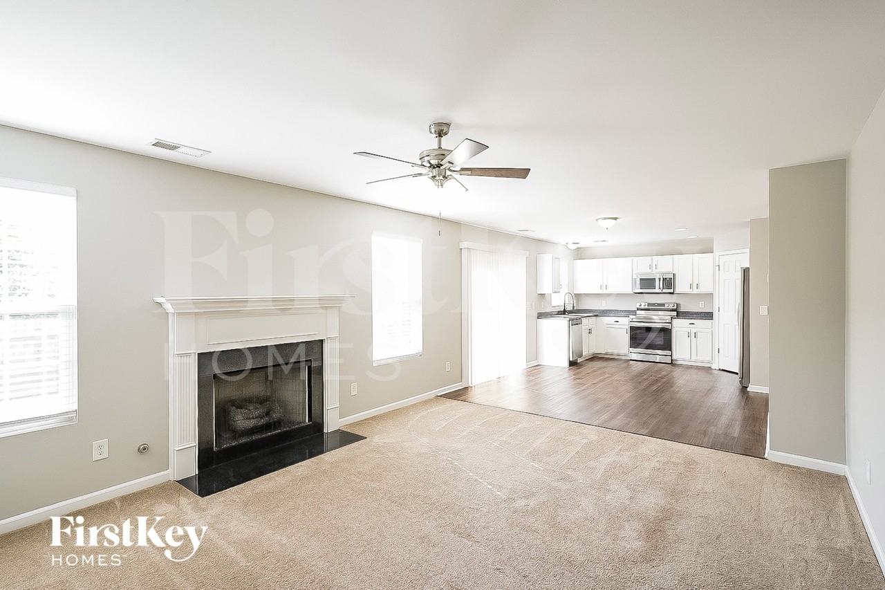 1692 Comanche Run - Photo 3 of 15