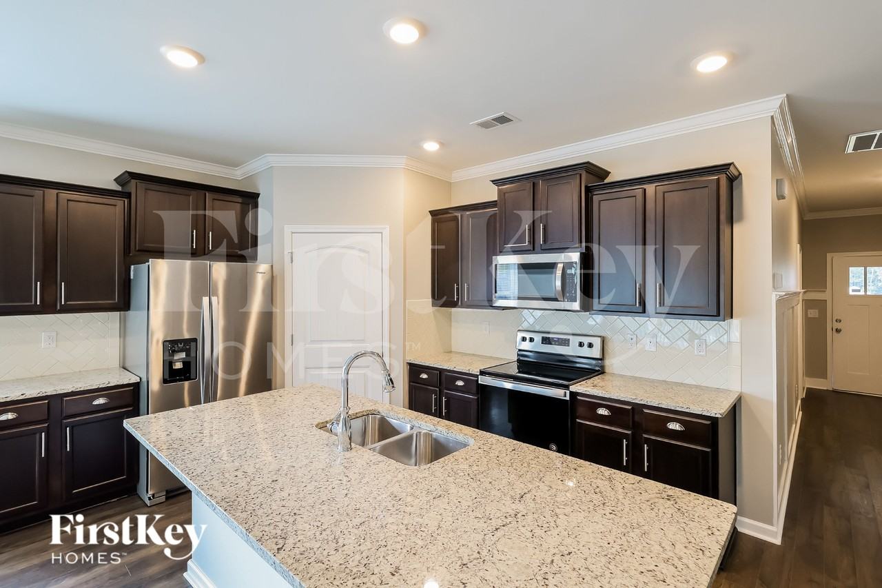 1424 Mountain Laurel Ln - Photo 6 of 15