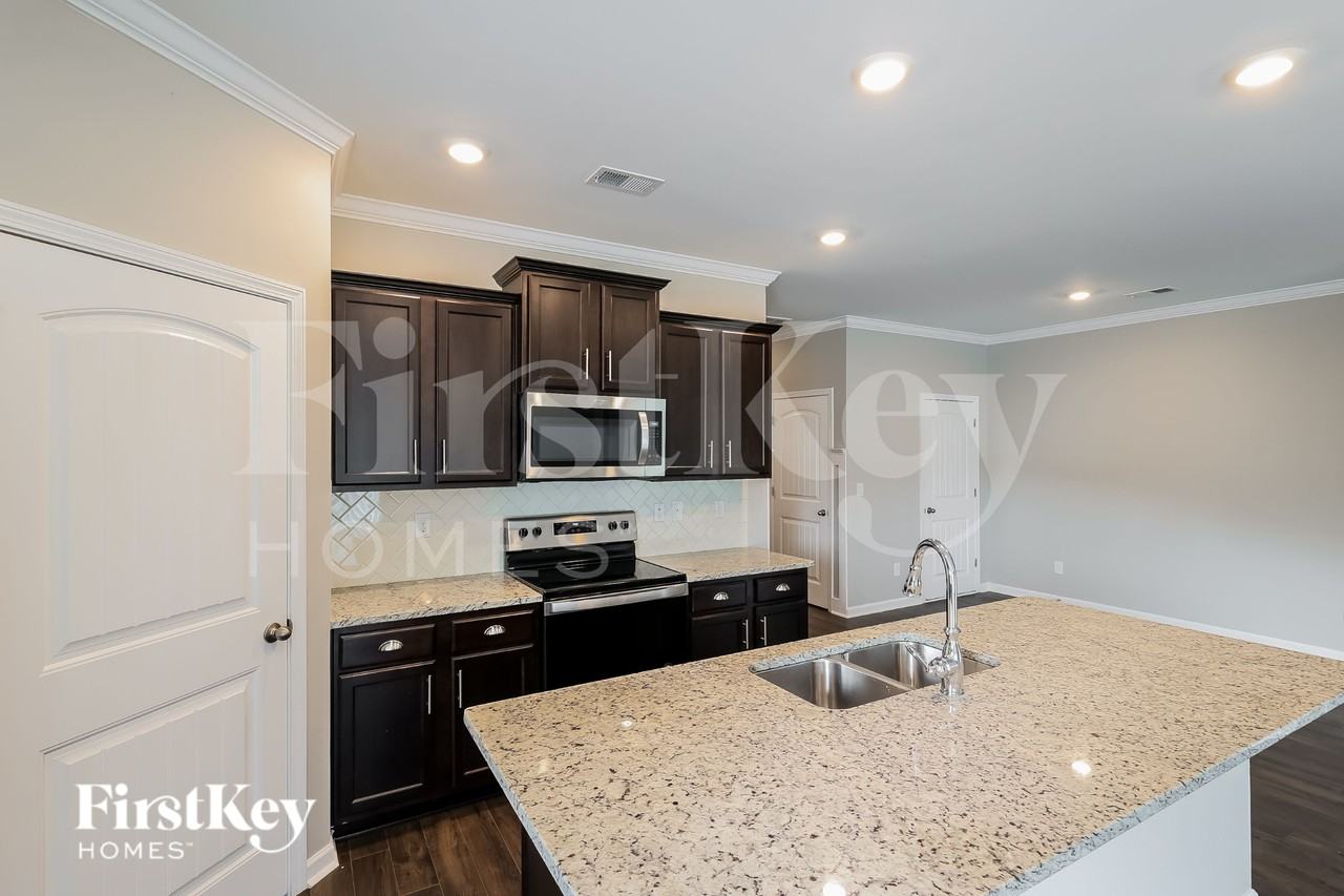 1424 Mountain Laurel Ln - Photo 7 of 15