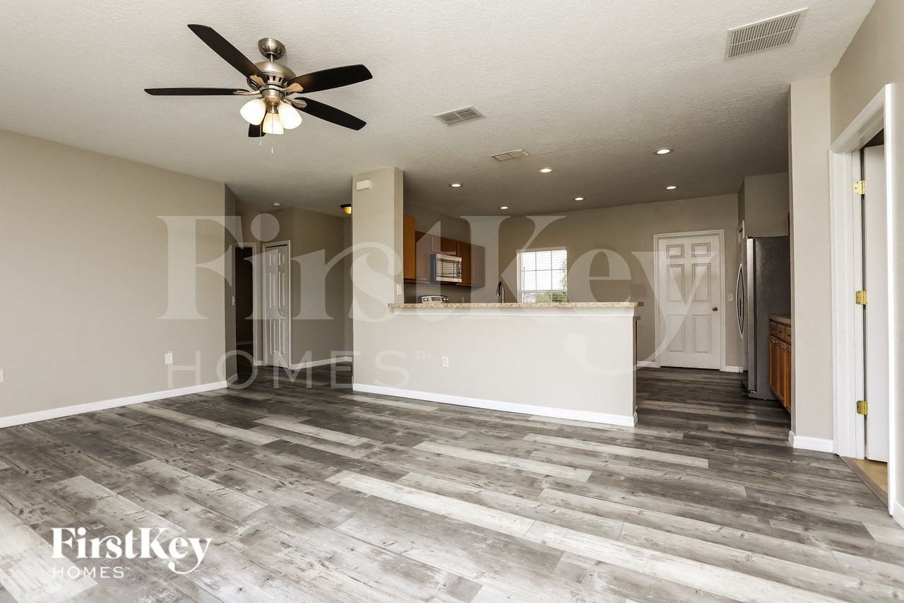 939 Cumberland Dr - Photo 3 of 16