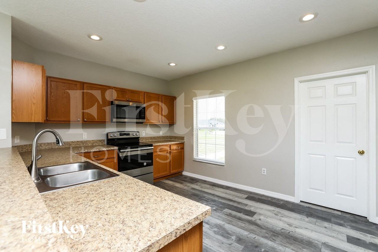 939 Cumberland Dr - Photo 4 of 16