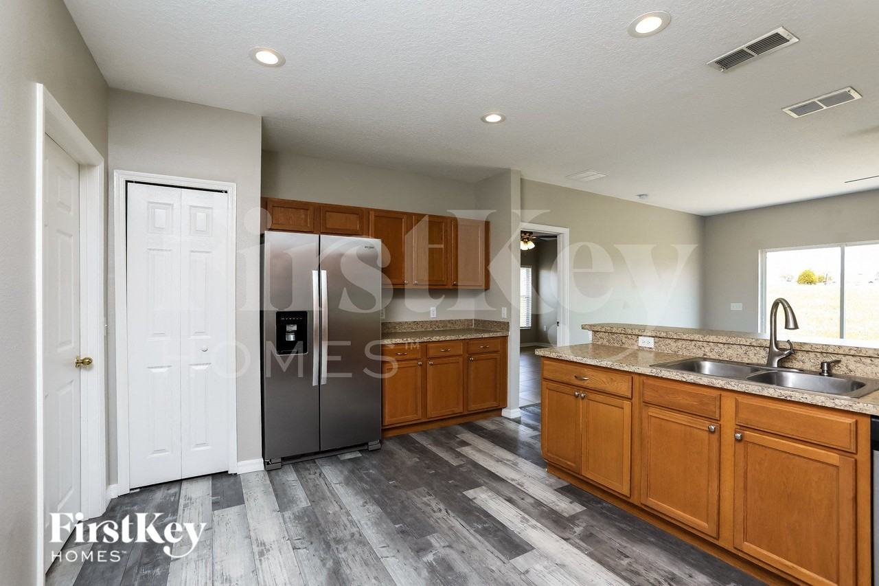 939 Cumberland Dr - Photo 5 of 16