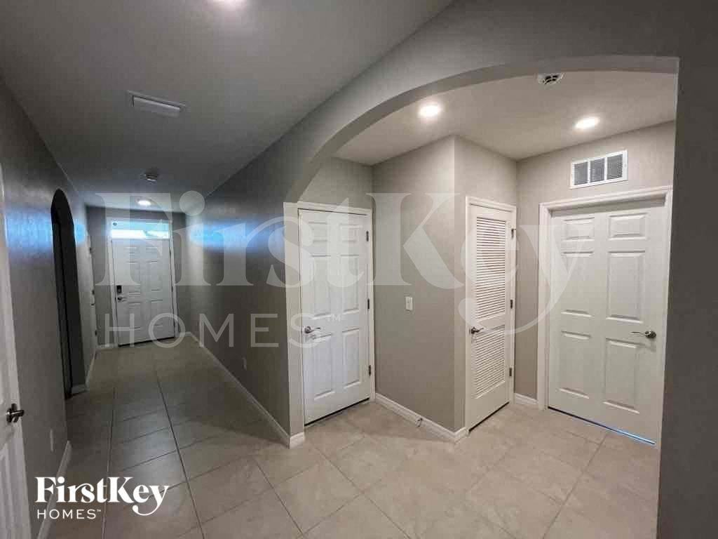 2820 Nw 21st Ave - Photo 2 of 29