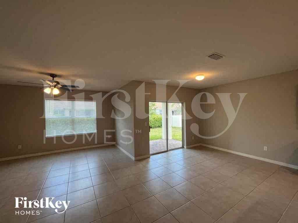 2820 Nw 21st Ave - Photo 3 of 29