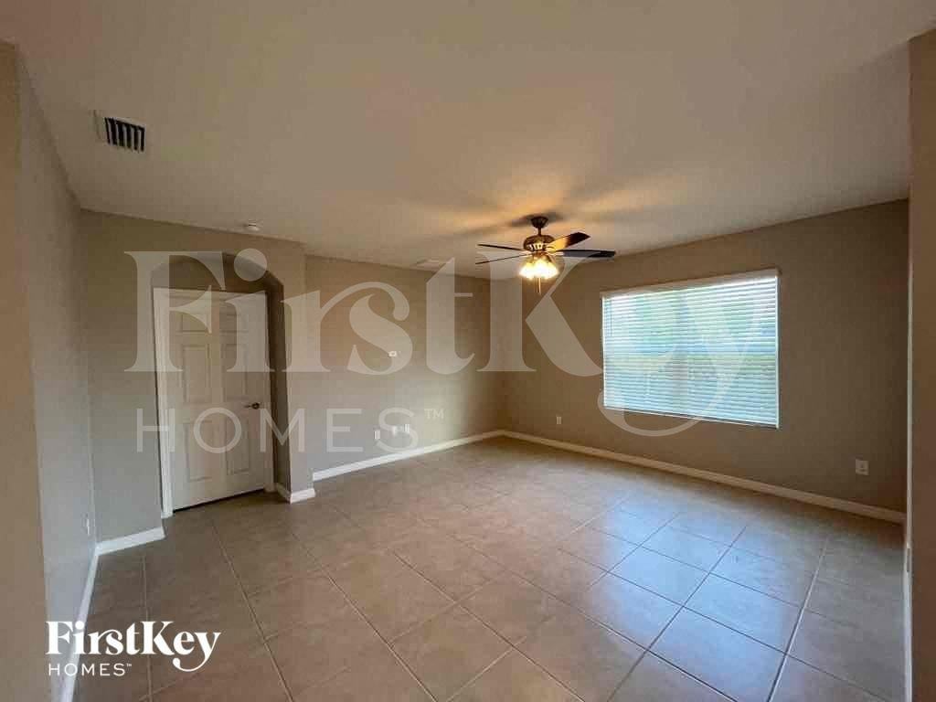 2820 Nw 21st Ave - Photo 4 of 29