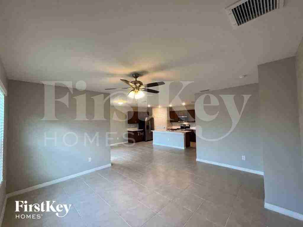 2820 Nw 21st Ave - Photo 5 of 29