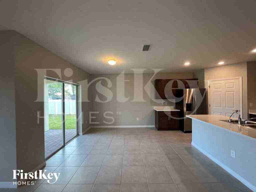 2820 Nw 21st Ave - Photo 6 of 29