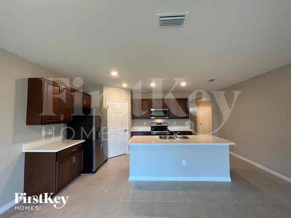 2820 Nw 21st Ave - Photo 7 of 29