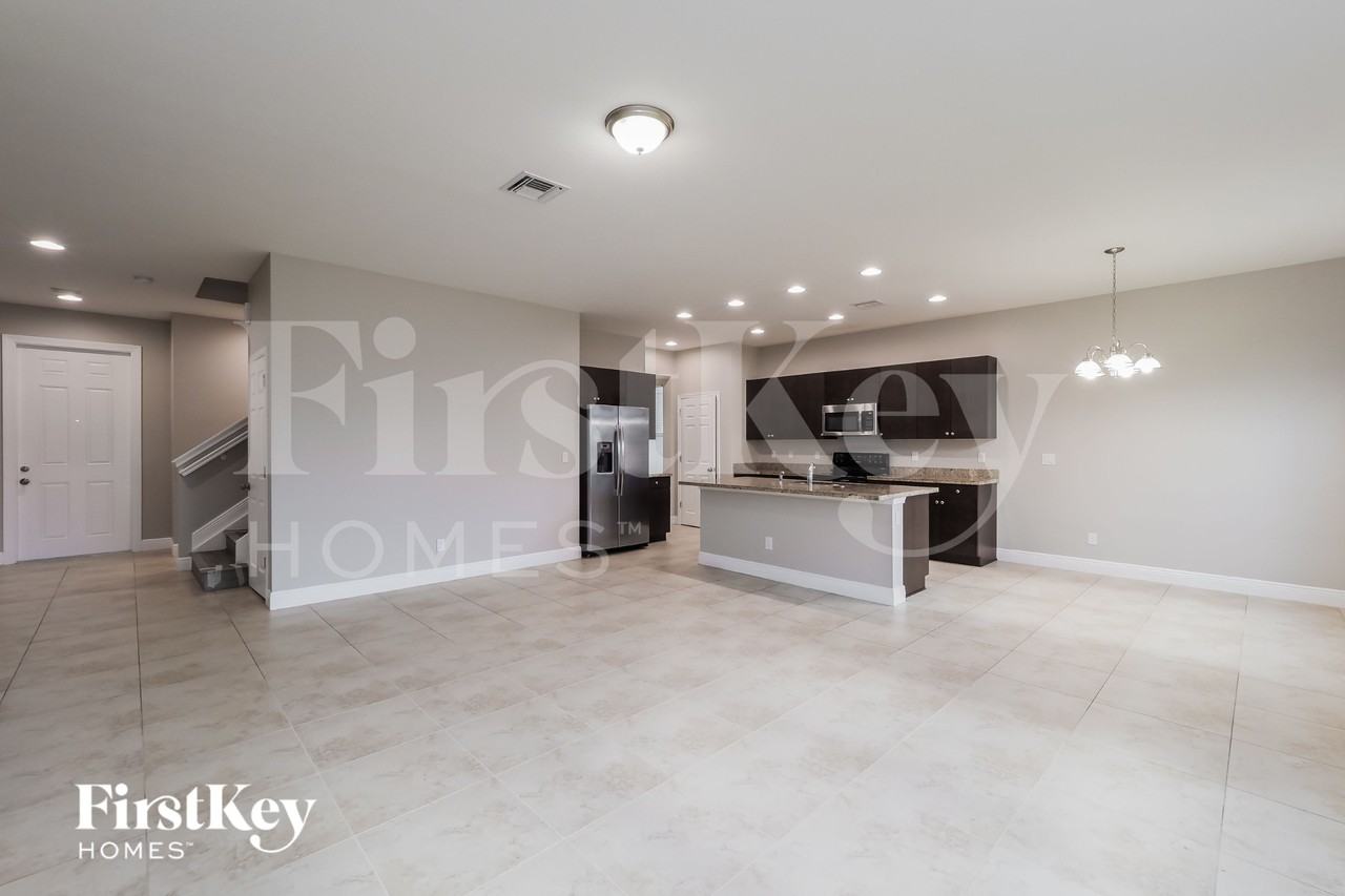 1183 Nw Leonardo Cir - Photo 4 of 18