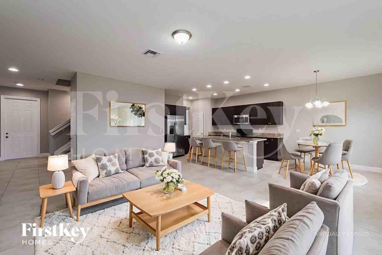 1183 Nw Leonardo Cir - Photo 5 of 18