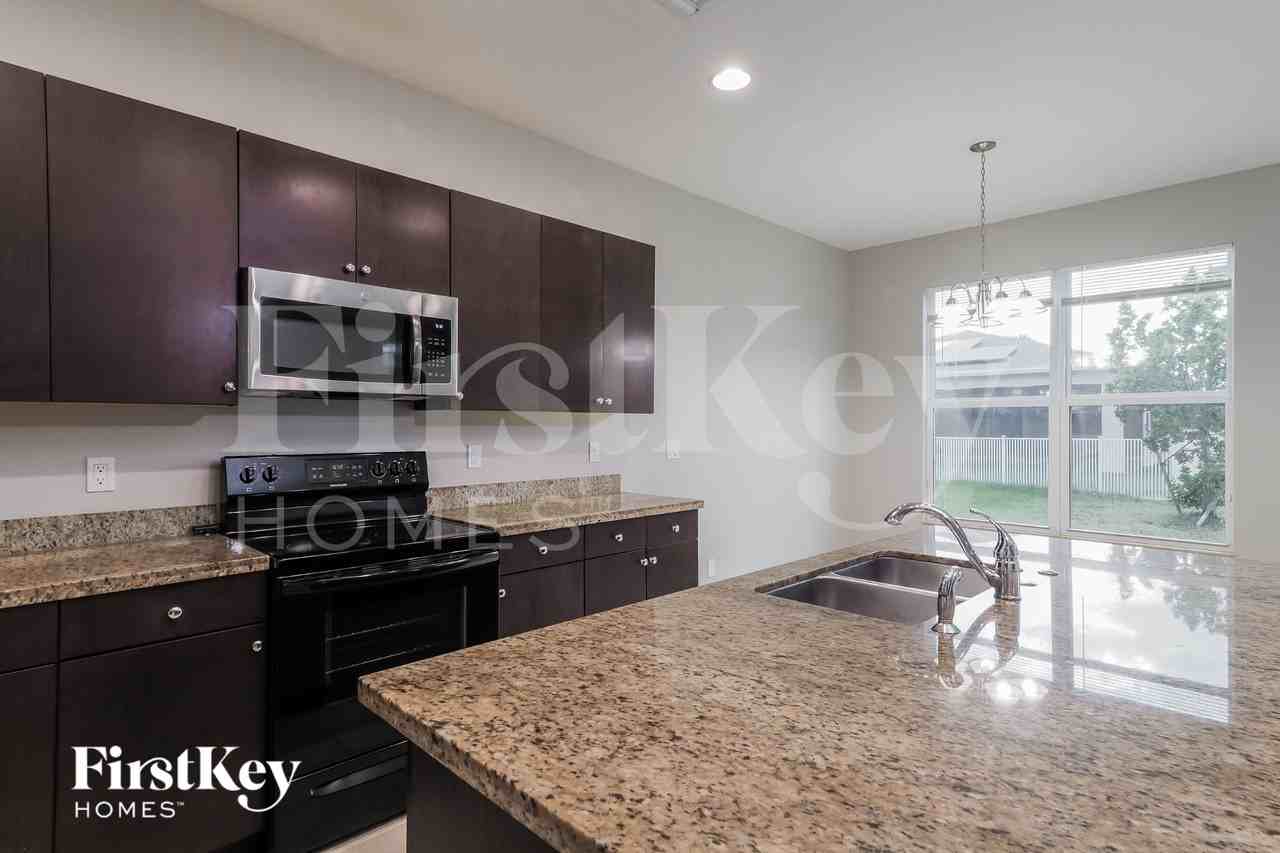 1183 Nw Leonardo Cir - Photo 7 of 18