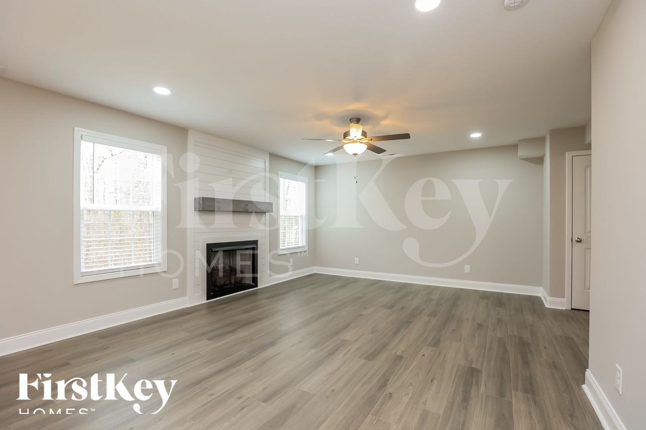 1094 Winesap Rd - Photo 3 of 15