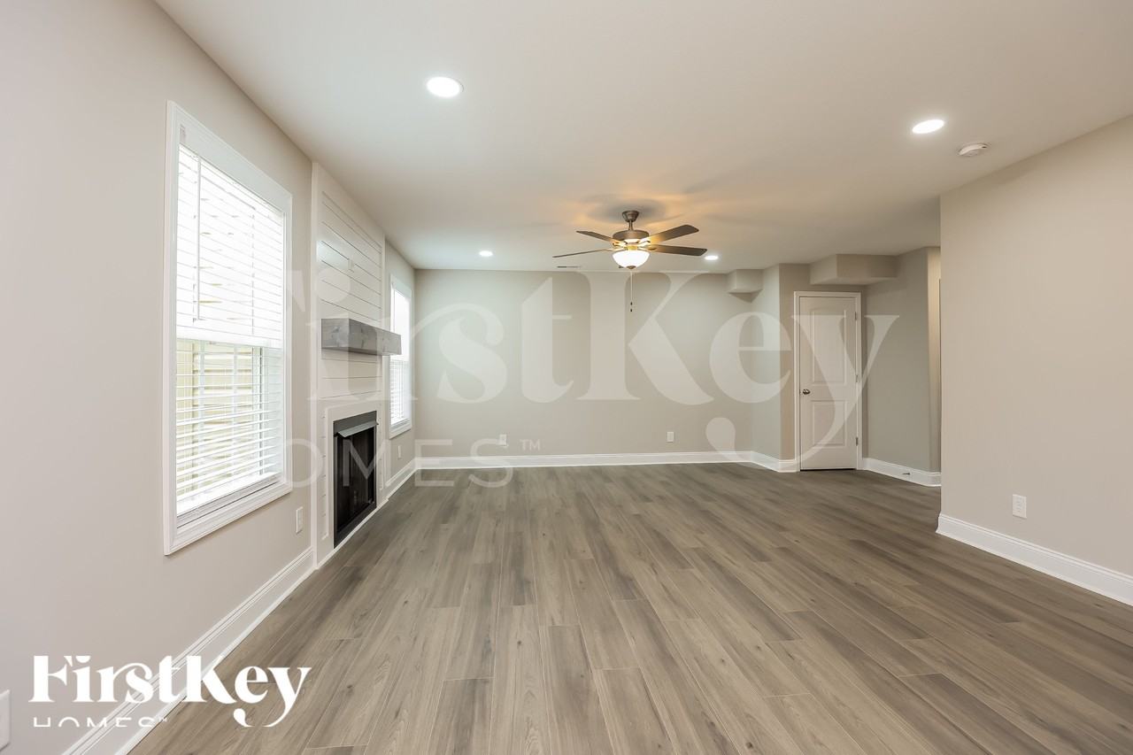 1094 Winesap Rd - Photo 4 of 15