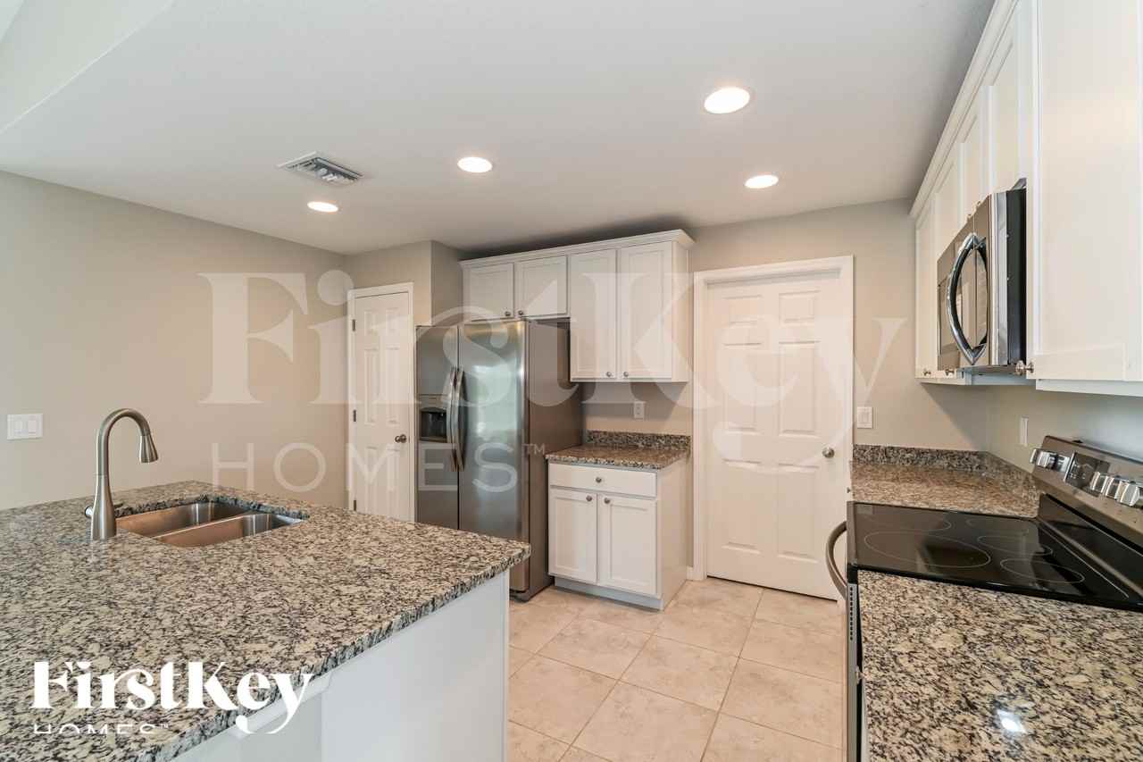 3237 Nw 41st Pl - Photo 5 of 15