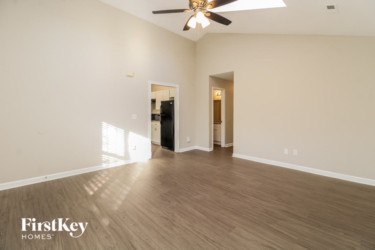 4705 Meadowcroft Rd - Photo 7 of 15