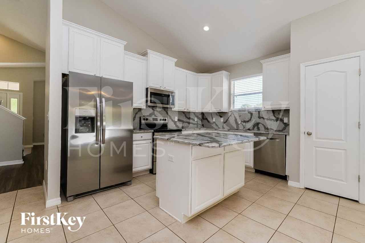 12050 Colony Lakes Blvd - Photo 4 of 15