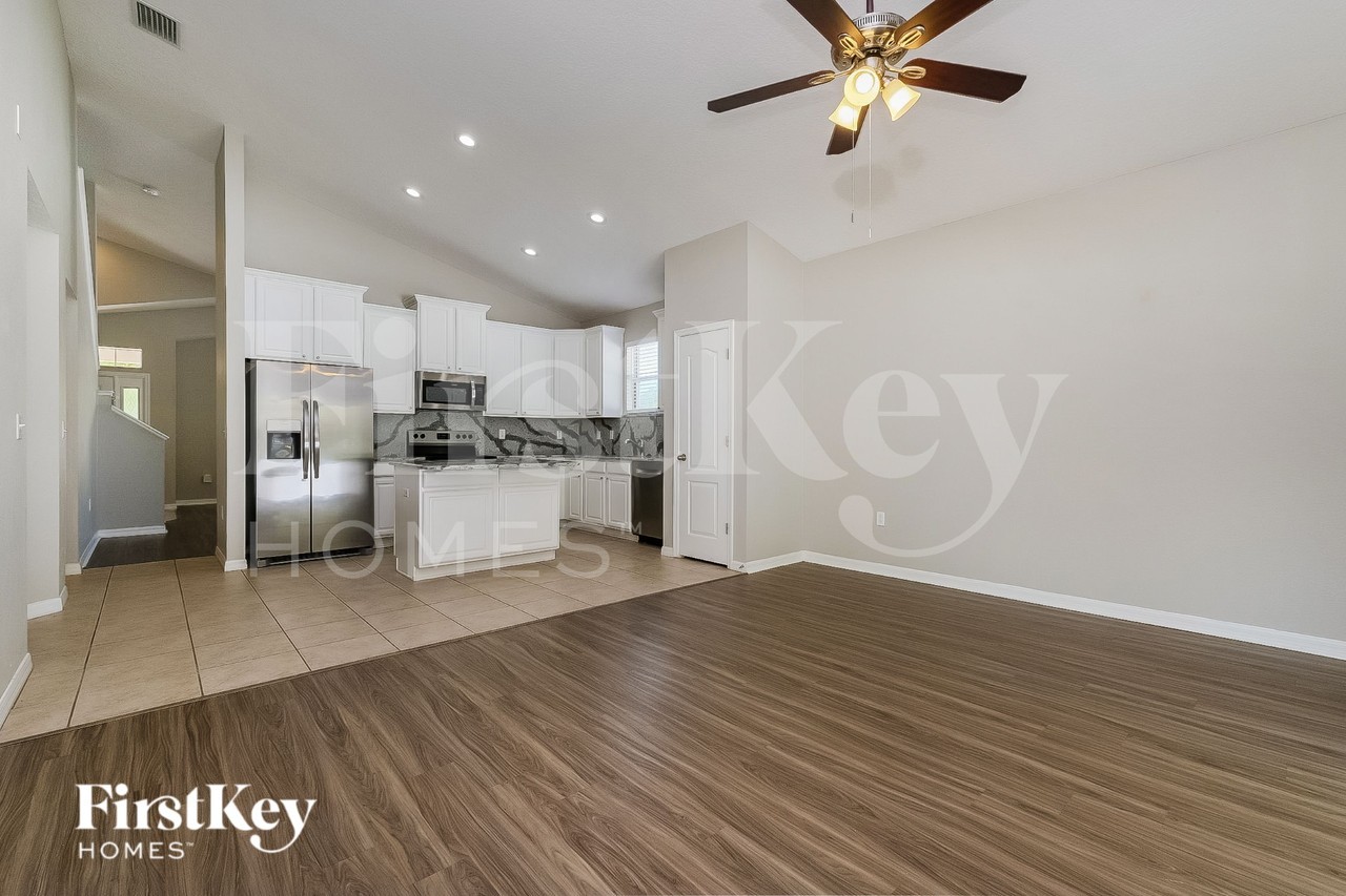 12050 Colony Lakes Blvd - Photo 5 of 15