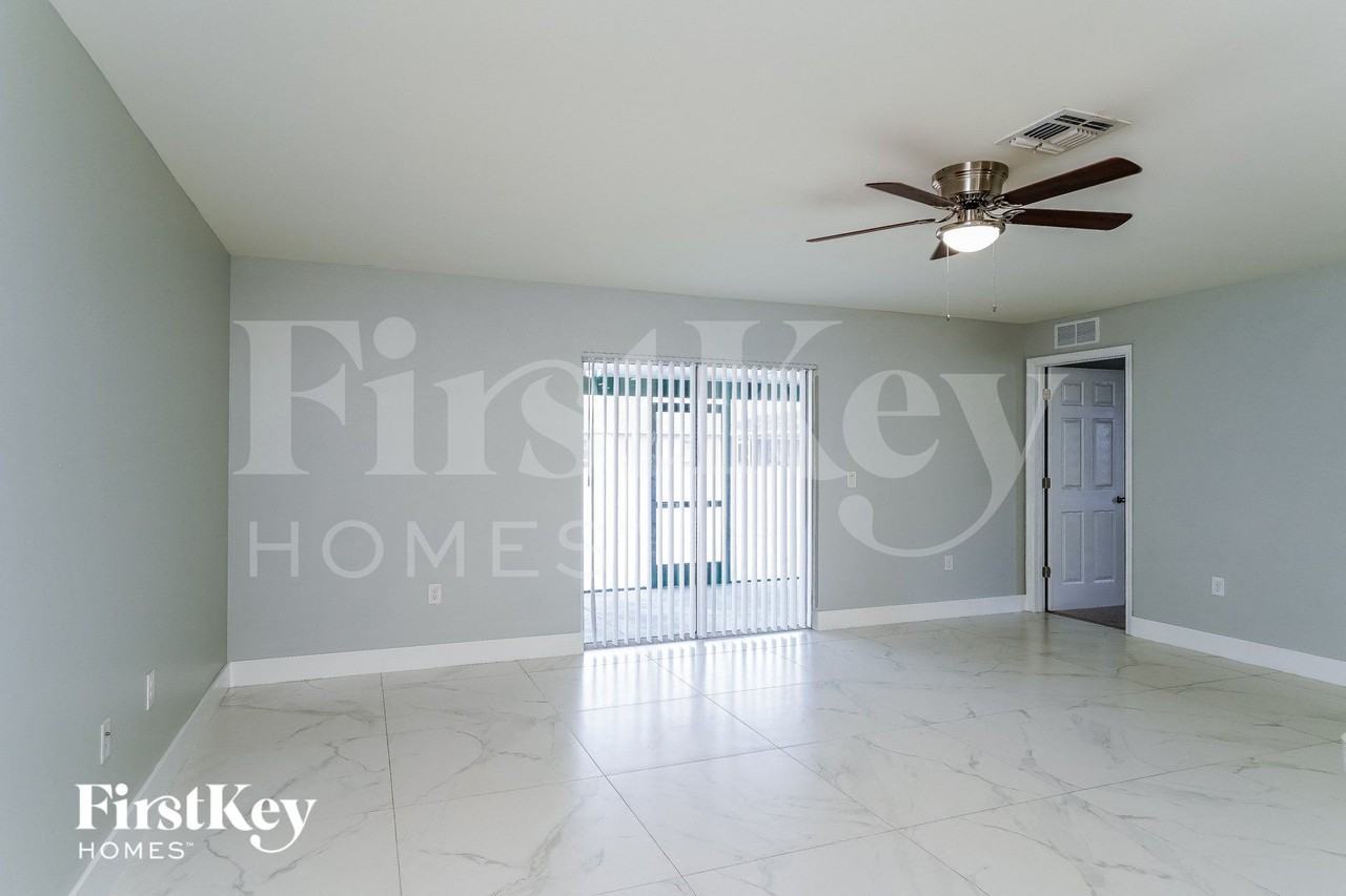 2918 Nw 5th Ave - Photo 2 of 15