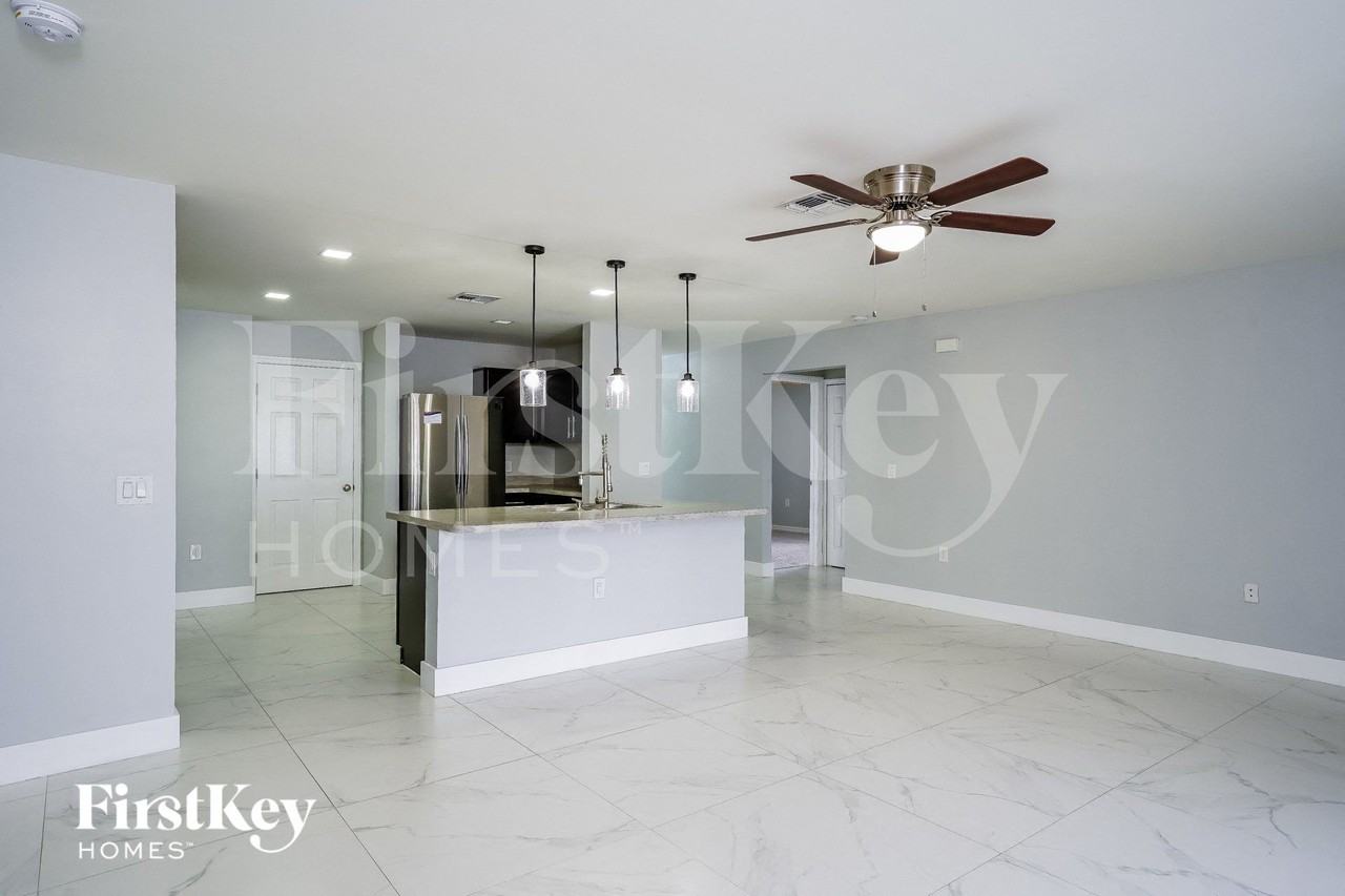 2918 Nw 5th Ave - Photo 3 of 15