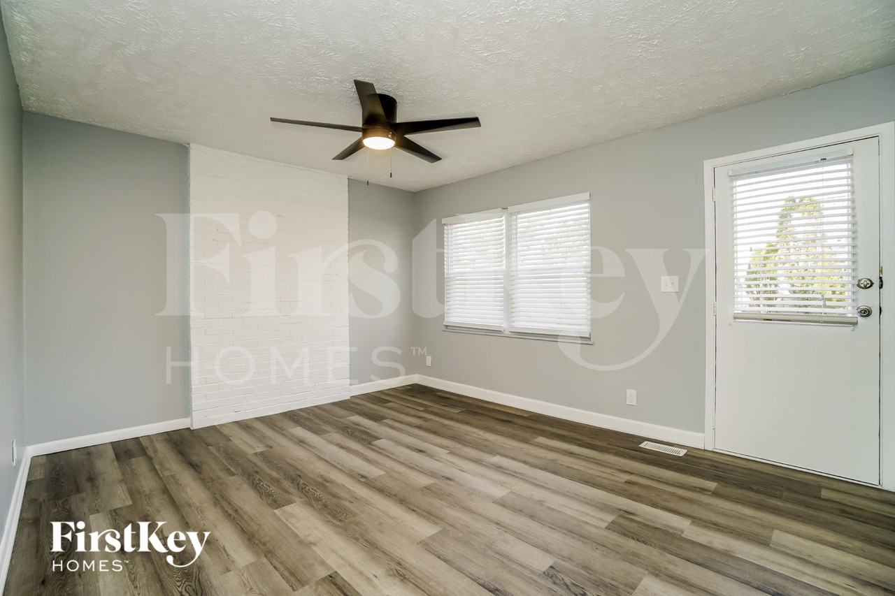 614 Palace Ln - Photo 6 of 15